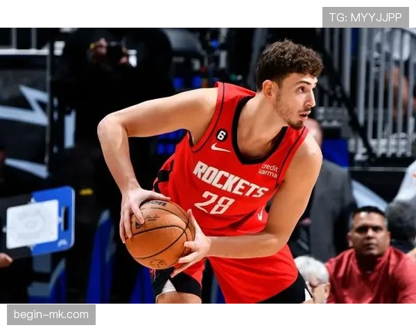 朱利叶斯·兰德尔挡拆中投效率提升显著，拉开与球队内线核心差距